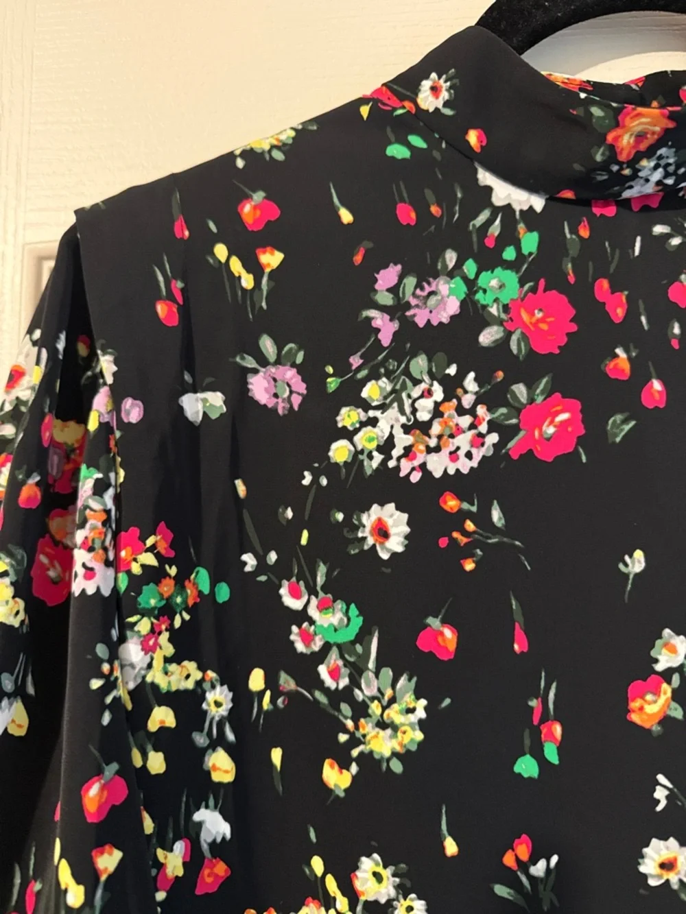 Mock neck floral print lightweight blouse size M - Picture 2 of 6